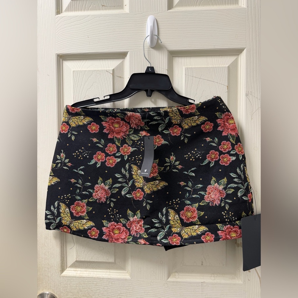 ❤️ Lulus Ismerie Black Floral Jacquard Mid-Rise Skort - Picture 2 of 5
